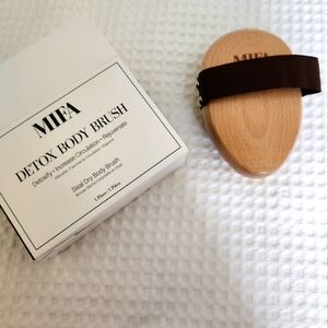 MIFA dry body brush Jilly Box